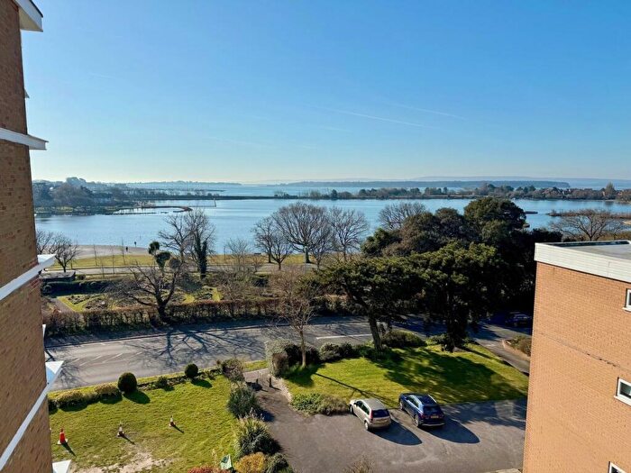 2 Bedroom Flat For Sale In Parkstone Road, Poole, BH15