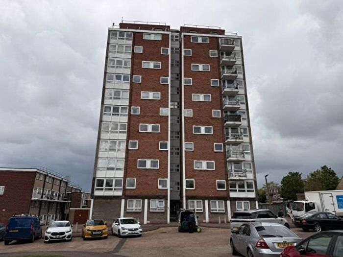 2 Bedroom Flat To Rent In Victor Court, Hornchurch, RM12