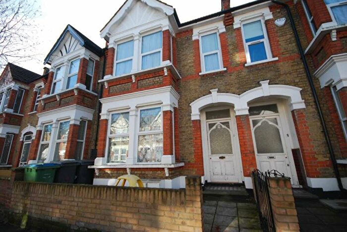 2 Bedroom Flat To Rent In Burgley Road, Leytonstone, E11