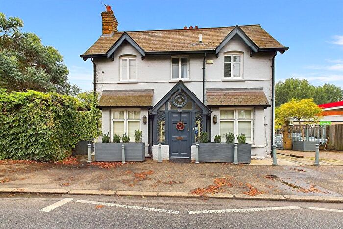 3 Bedroom Detached House To Rent In Hampton Court Road, East Molesey, KT8