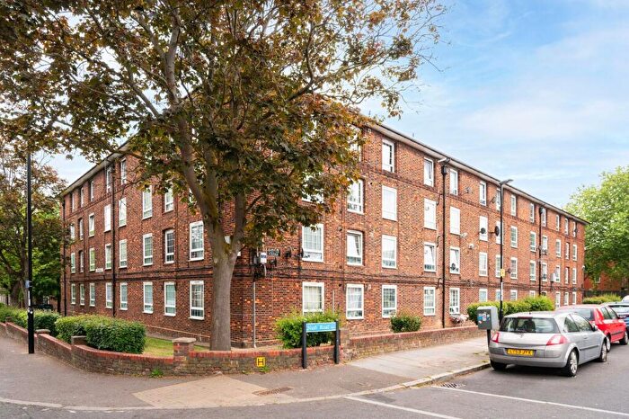 2 Bedroom Flat For Sale In Barville Close, Brockley, London, SE4