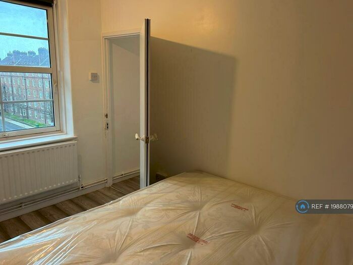 3 Bedroom Flat To Rent In Southborough House, London, SE17