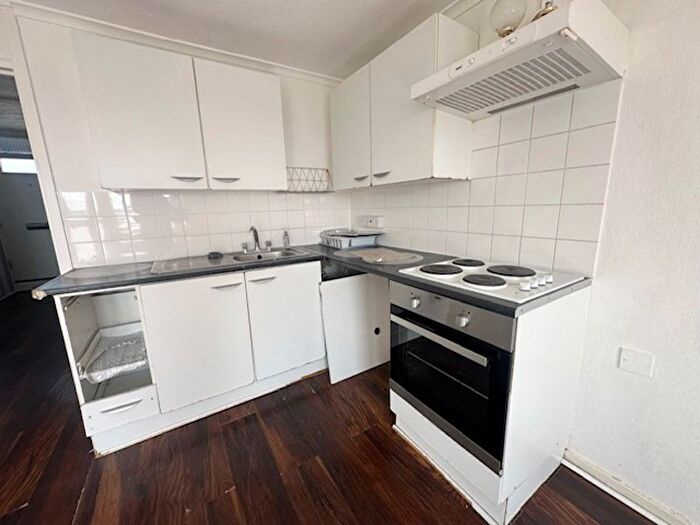 3 Bedroom Flat To Rent In College Gardens, London, N18