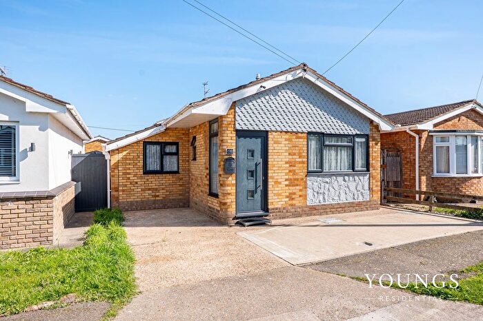 2 Bedroom Detached Bungalow For Sale In Oxford Road, Canvey Island, SS8
