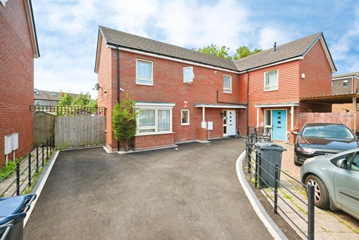 4 Bedroom Semi-Detached House For Sale In Old Moat Way, Birmingham, West Midlands, B8