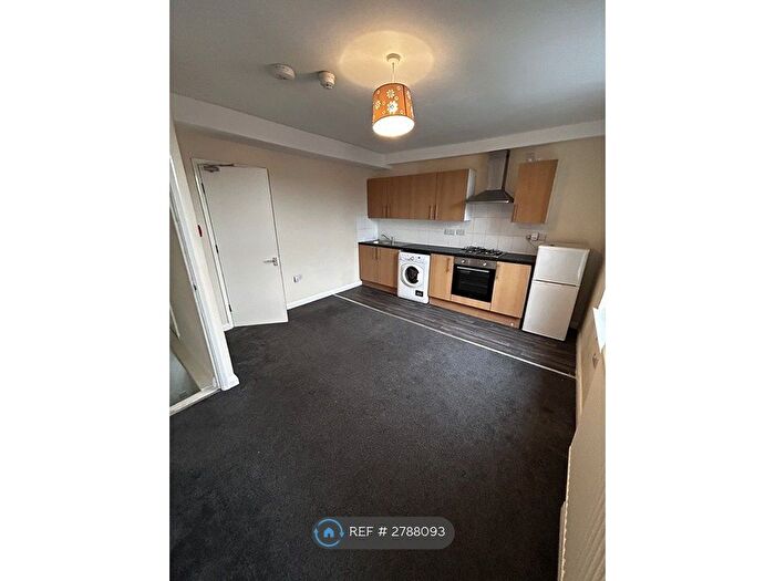 1 Bedroom Flat To Rent In Colwick Road, Nottingham, NG2
