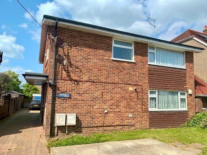 2 Bedroom Flat To Rent In Cornwall Road, Littlehampton, BN17