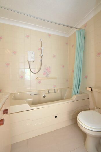 1 Bedroom Flat To Rent In Bridge Court, Springfield Meadows, Weybridge, KT13