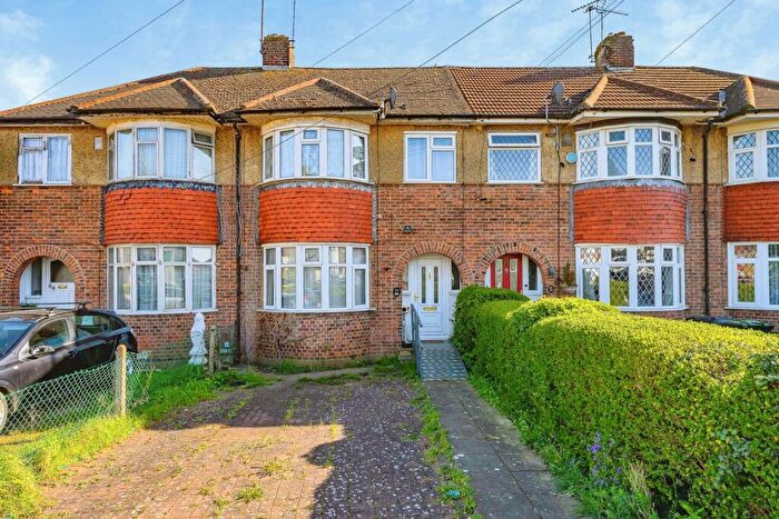 3 Bedroom Terraced House For Sale In Willow Way, Luton, Bedfordshire, LU3