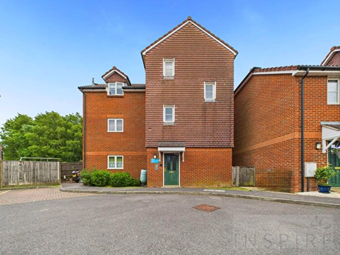 2 Bedroom Flat For Sale In Fraser Walk, Handcross, RH17