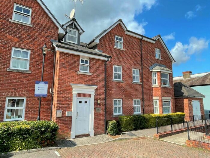 1 Bedroom Flat To Rent In Augustine Court, Spire View, Salisbury, SP2
