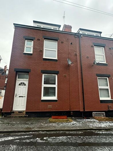 2 Bedroom Terraced House To Rent In Recreation Mount, Leeds, LS11