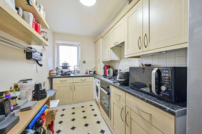 2 Bedroom Flat For Sale In The Broadway, Wimbledon, London, SW19