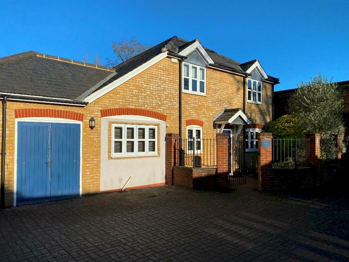 3 Bedroom Detached House To Rent In Bell Street, Henley-On-Thames, Oxfordshire, RG9