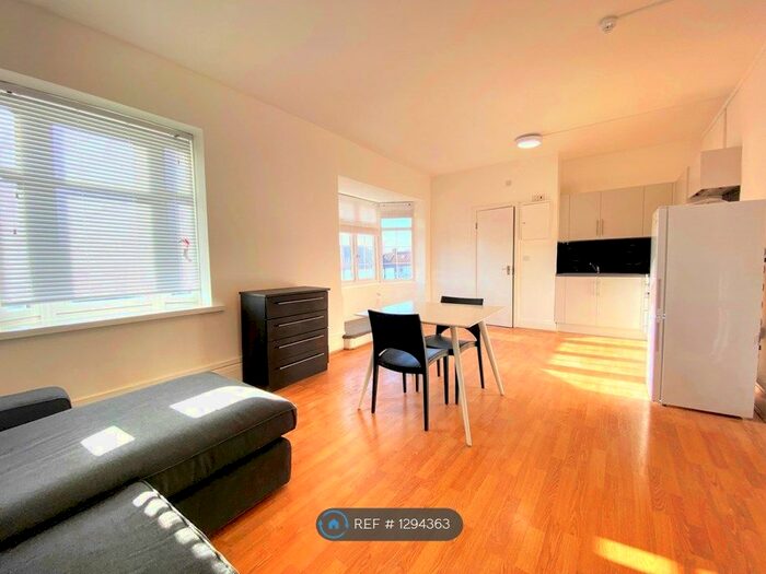 1 Bedroom Flat To Rent In Burnside Road, Dagenham RM8