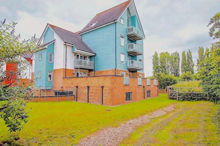 2 Bedroom Flat For Sale In Phalarope Way, St. Marys Island, Chatham, ME4