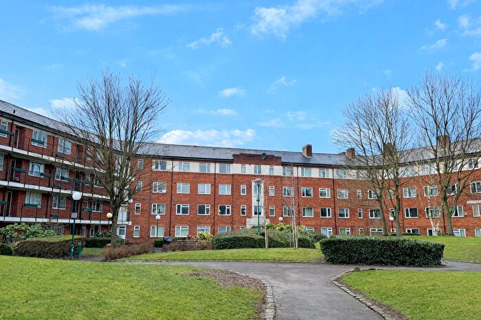 3 Bedroom Flat For Sale In Redmires Court, Salford, M5