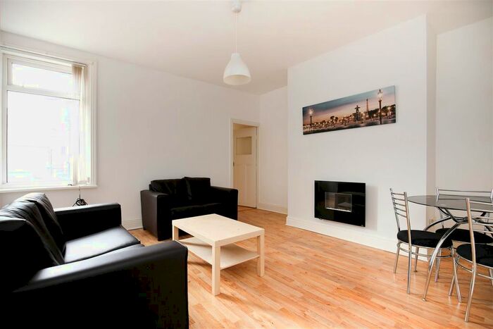 3 Bedroom Flat To Rent In Wingrove Avenue, Newcastle Upon Tyne, NE4