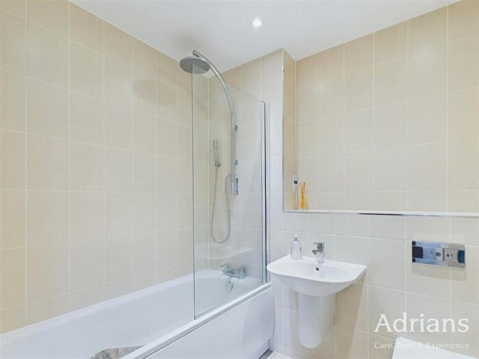 2 Bedroom Flat For Sale In Dunn Side, Chelmsford, CM1
