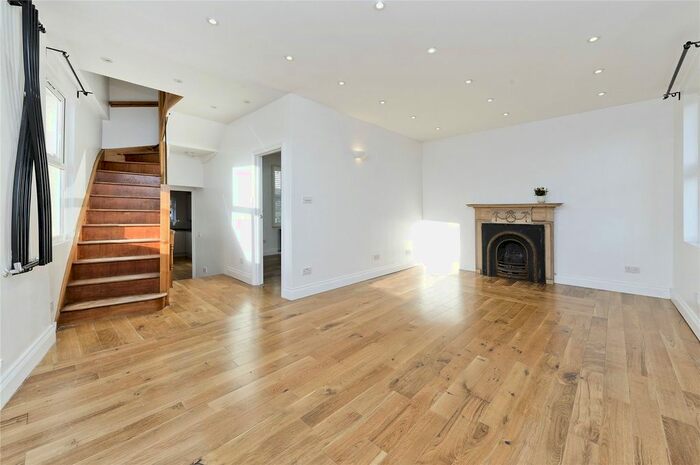 3 Bedroom Flat To Rent In Grove Road, London, W3