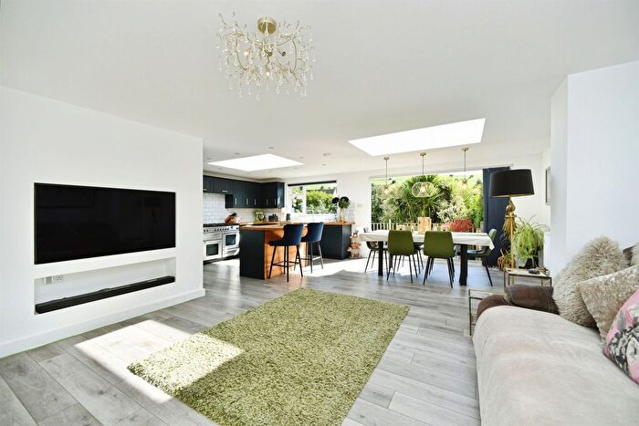 4 Bedroom Semi-Detached House For Sale In Merston Close, Brighton, BN2