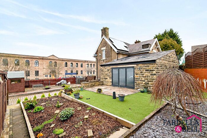 3 Bedroom Detached House For Sale In Railway Street, Brierfield, BB9