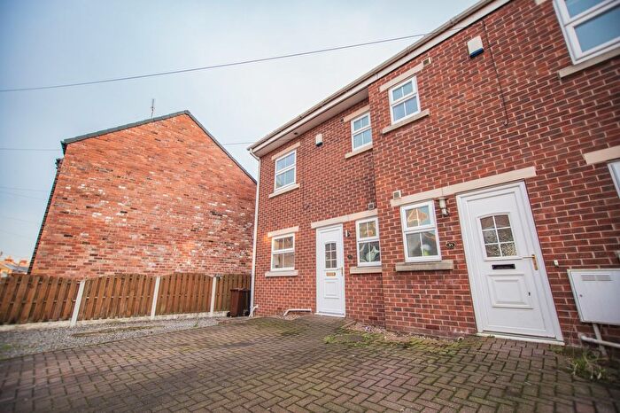 4 Bedroom Town House To Rent In Pitt Street, Barnsley, South Yorkshire, S73