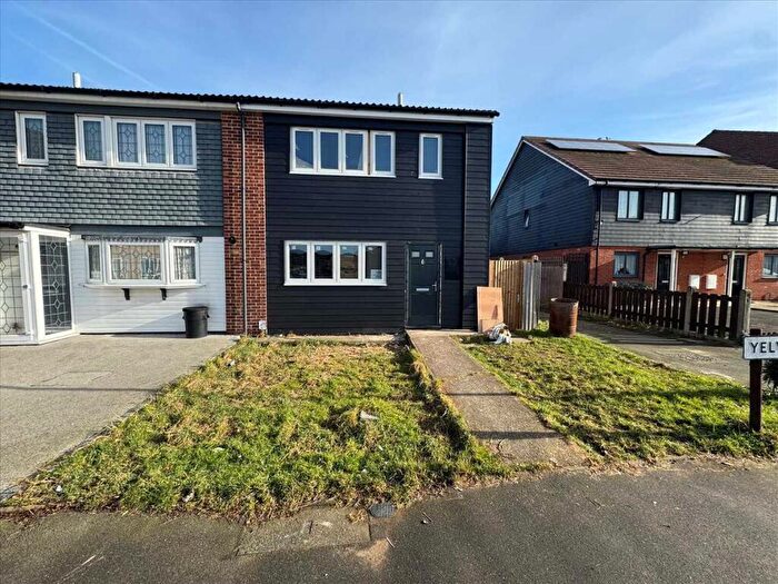 3 Bedroom End Of Terrace House To Rent In Yelverton Close, Romfor, Romford, RM3