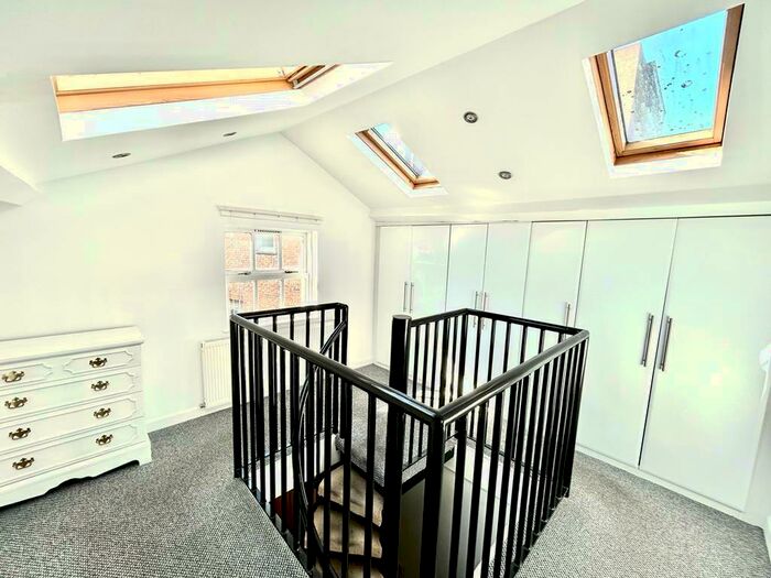 3 Bedroom Flat To Rent In Wilkinson Street, Sheffield, S10