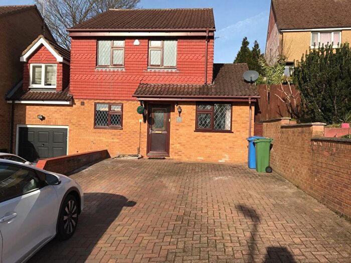 3 Bedroom Detached House To Rent In Windmill Road, Aldershot, GU12