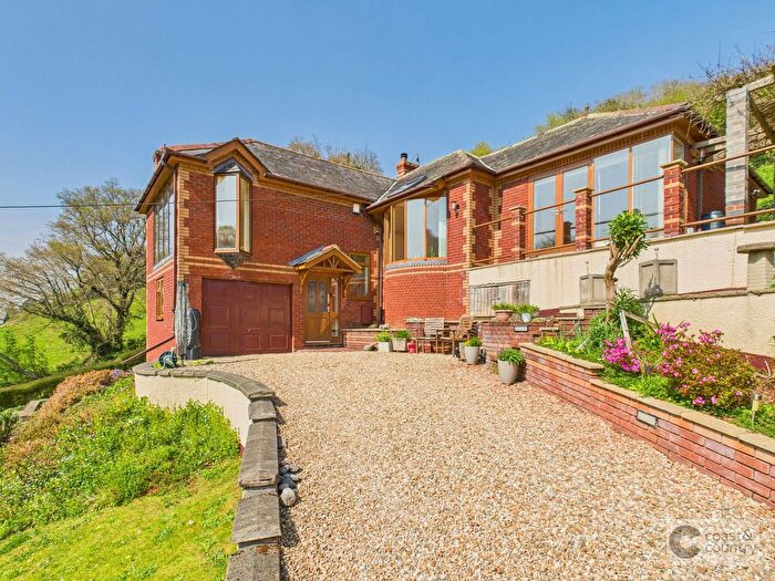 4 Bedroom Detached House For Sale In Stoke Road, Combeinteignhead, TQ12