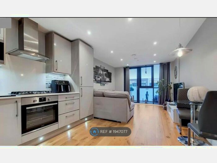 2 Bedroom Flat To Rent In Peake Court, Wallington, SM6