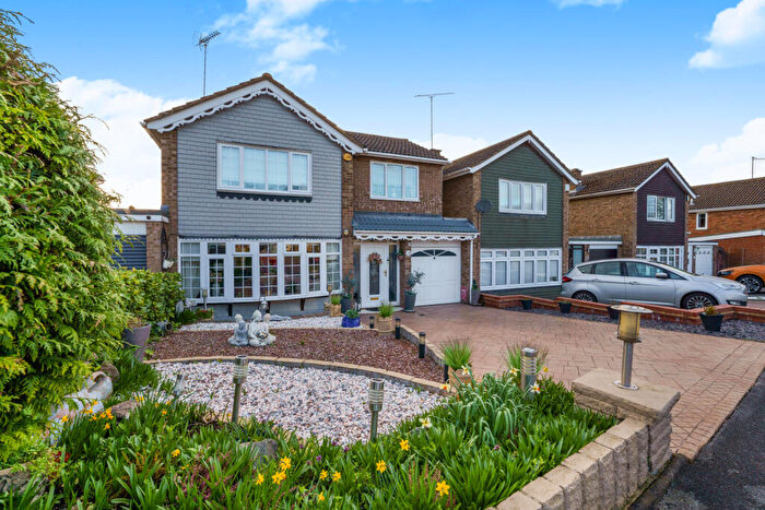 3 Bedroom Link Detached House For Sale In Turnpike Drive, Luton, LU3