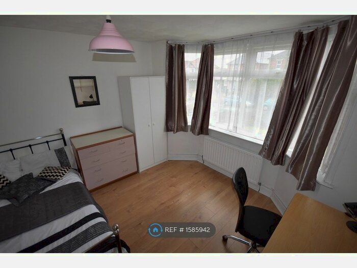 5 Bedroom Semi-Detached House To Rent In Burgess Road, Southampton, SO16