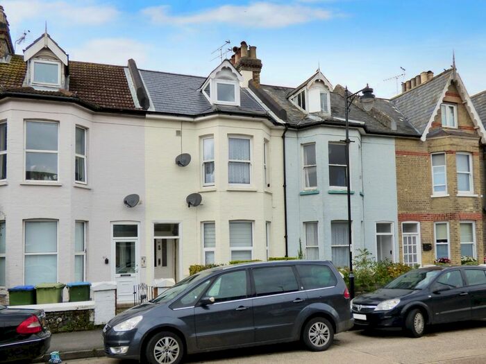 1 Bedroom Flat To Rent In Bayford Road, Littlehampton, BN17