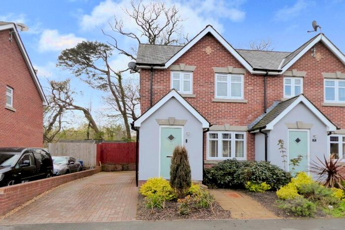 2 Bedroom Semi-Detached House For Sale In Plas Y Coed, Bangor, LL57