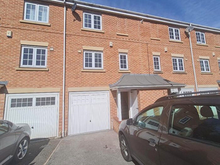 3 Bedroom Town House To Rent In Cravenwood, Ashton-Under-Lyne, OL6