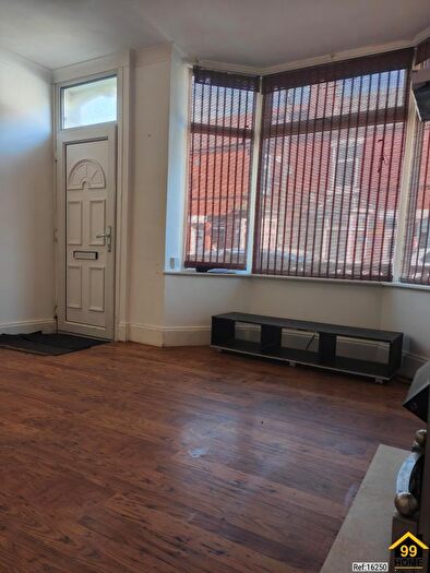 3 Bedroom Terraced House For Sale In Royston Avenue, Doncaster, South Yorkshire, DN5