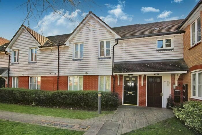 3 Bedroom Flat To Rent In St. James Gardens, Little Heath, Romford, RM6