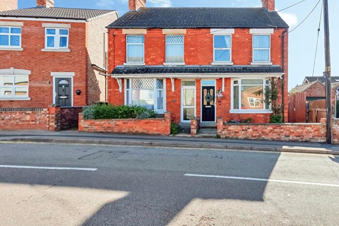 3 Bedroom Semi-Detached House For Sale In Howard Road, Wollaston, Wellingborough, NN29