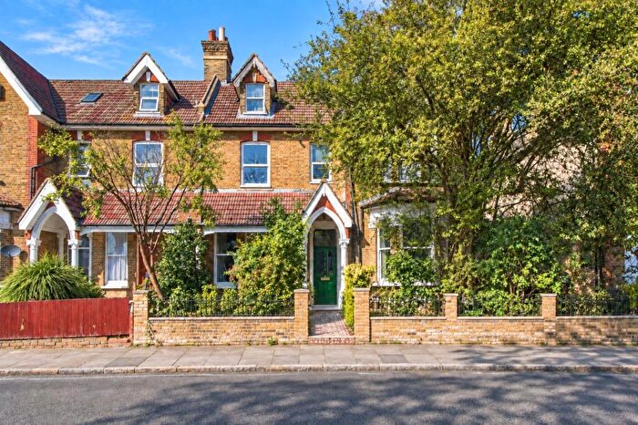 2 Bedroom Flat For Sale In St. Pauls Road, Thornton Heath, CR7