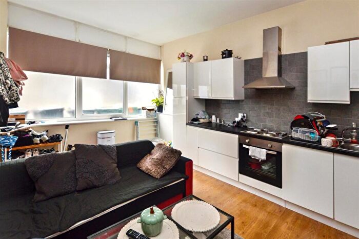 1 Bedroom Flat To Rent In Cavendish Place, Eastbourne, BN21