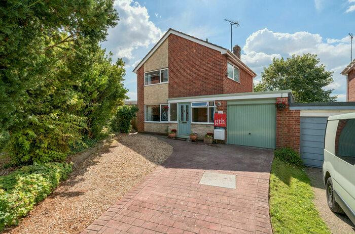 3 Bedroom House For Sale In Wetherby Close, Milborne St. Andrew, Blandford Forum, DT11