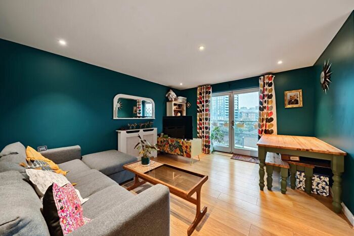 2 Bedroom Flat To Rent In Bruford Court London, SE8