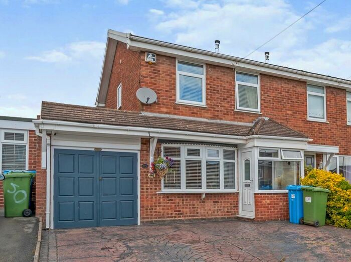 3 Bedroom Semi-Detached House For Sale In Kestrel Way, Cheslyn Hay, Walsall, WS6