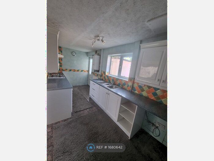 3 Bedroom Terraced House To Rent In Border Drive, Leicester, LE4