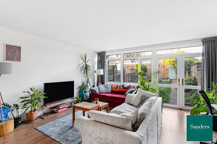 3 Bedroom Property For Sale In Arundel Grove, Islington, London, N16