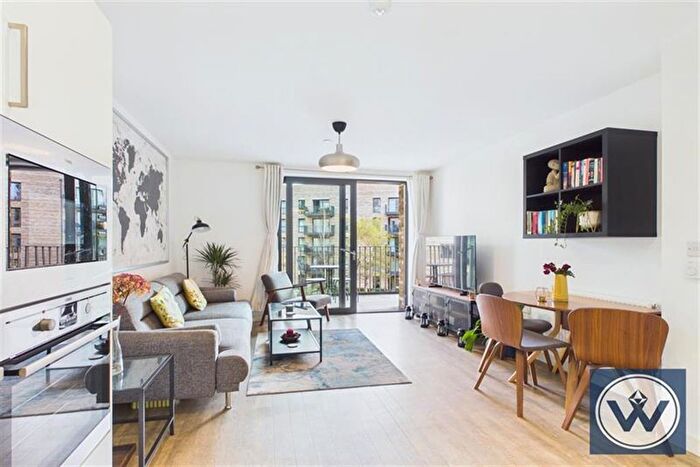 1 Bedroom Flat To Rent In Kingfisher Heights, E16