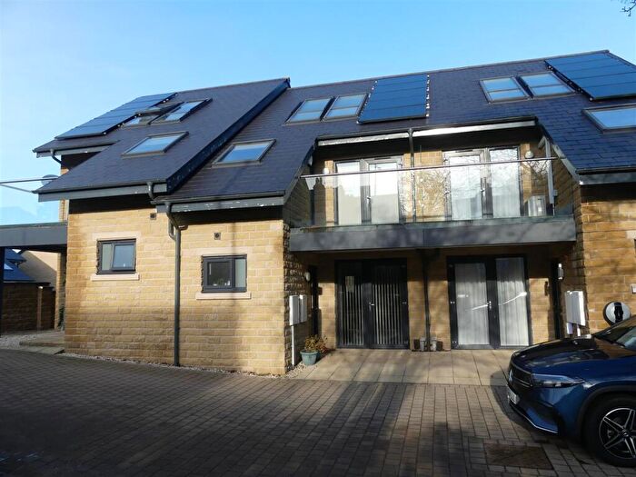 4 Bedroom Town House To Rent In Stansfield Close, Ilkley, LS29