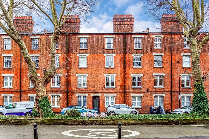2 Bedroom Flat To Rent In Cromwell Avenue, W6